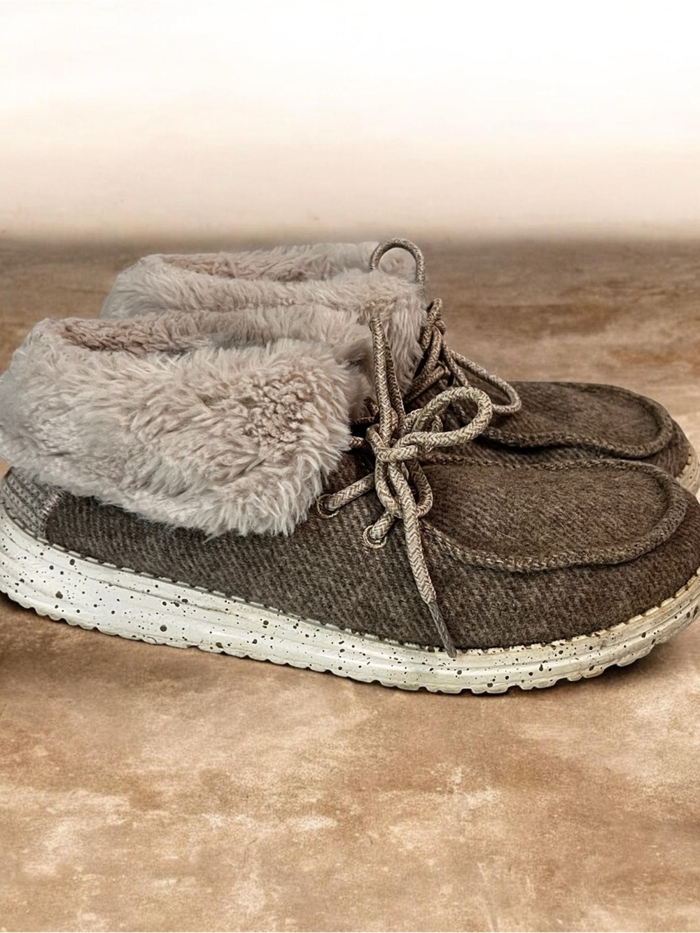 HEY DUDE Britt Women’s Faux Fur Lined Ankle Boots Brown Cozy Winter Shoes size 8